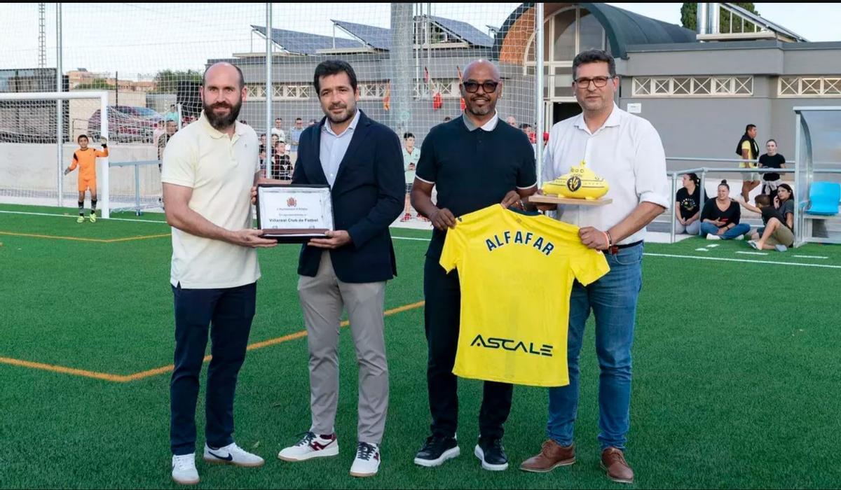Roig Negueroles, Marcos Senna y Juan Ramón Adsuara en la inauguración del campo.