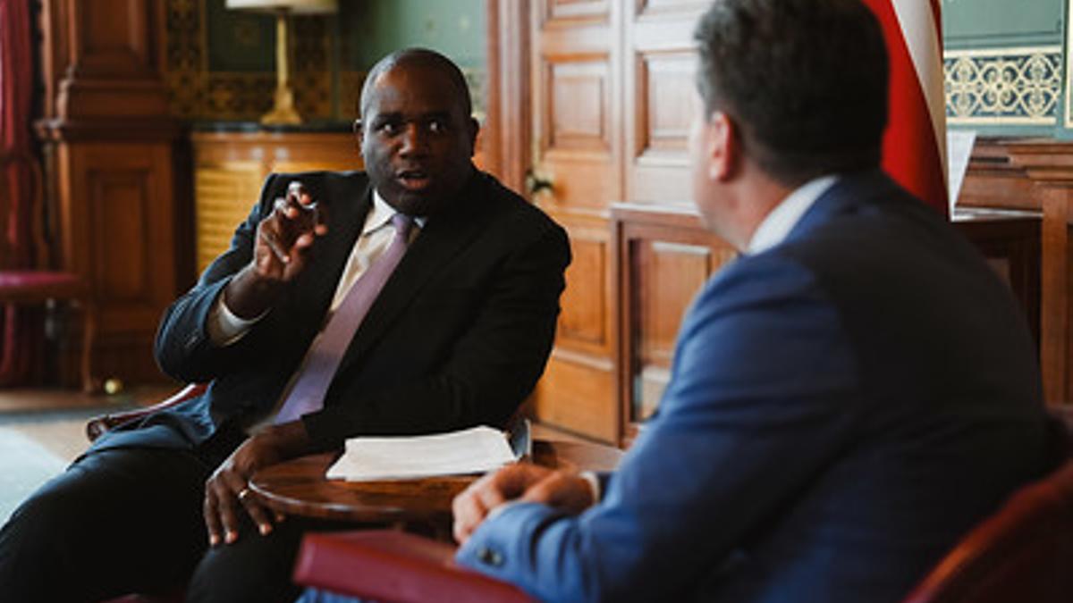 El ministro de Exteriores de Reino Unido, David Lammy, con Fabian Picardo, ministro principal de Gibraltar.