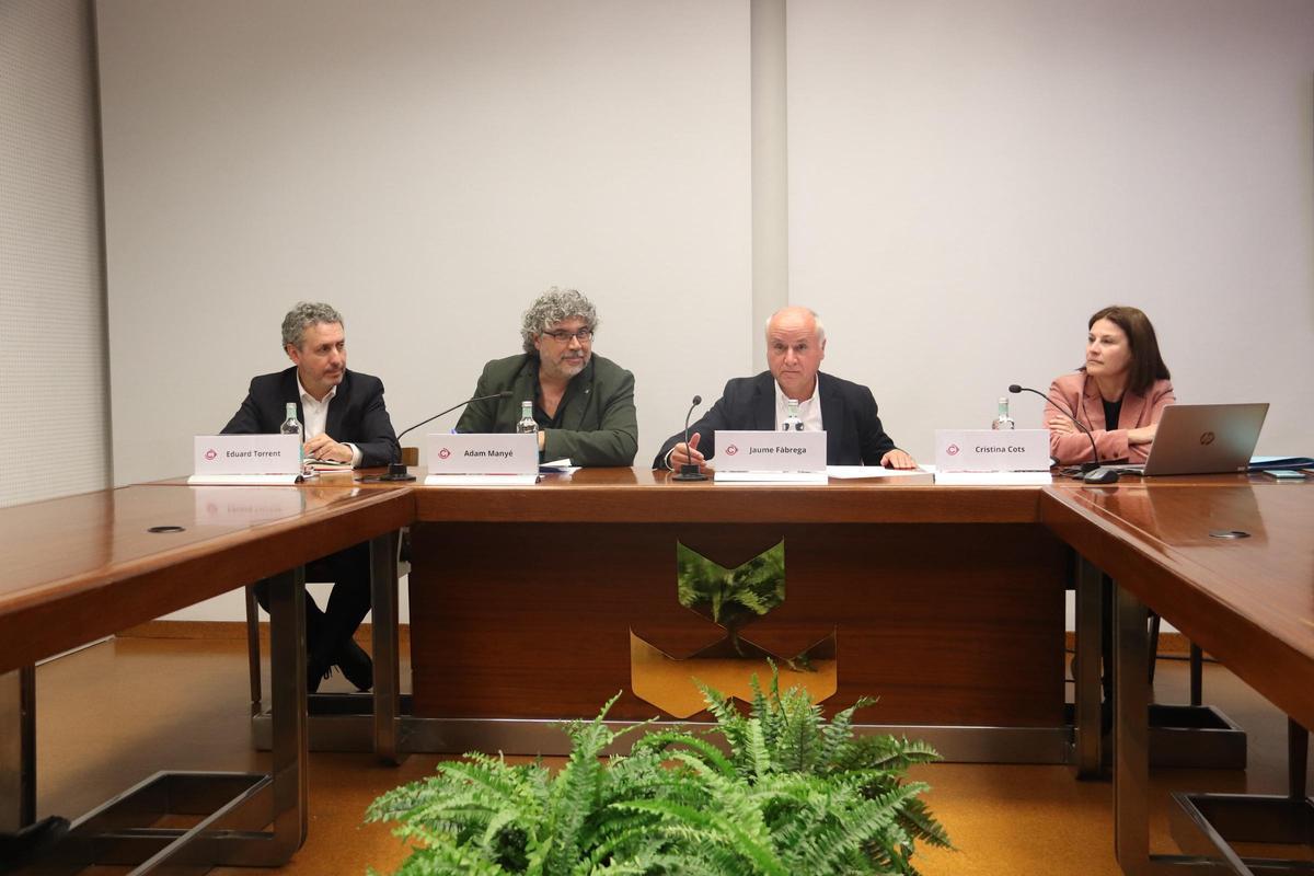 El president de la Cambra de Comerç de Girona, Jaume Fàbrega, i el director dels serveis territorials d’Educació, Àdam Manyé, en la presentació de l’estudi d’inserció laboral d’FP a les comarques gironines