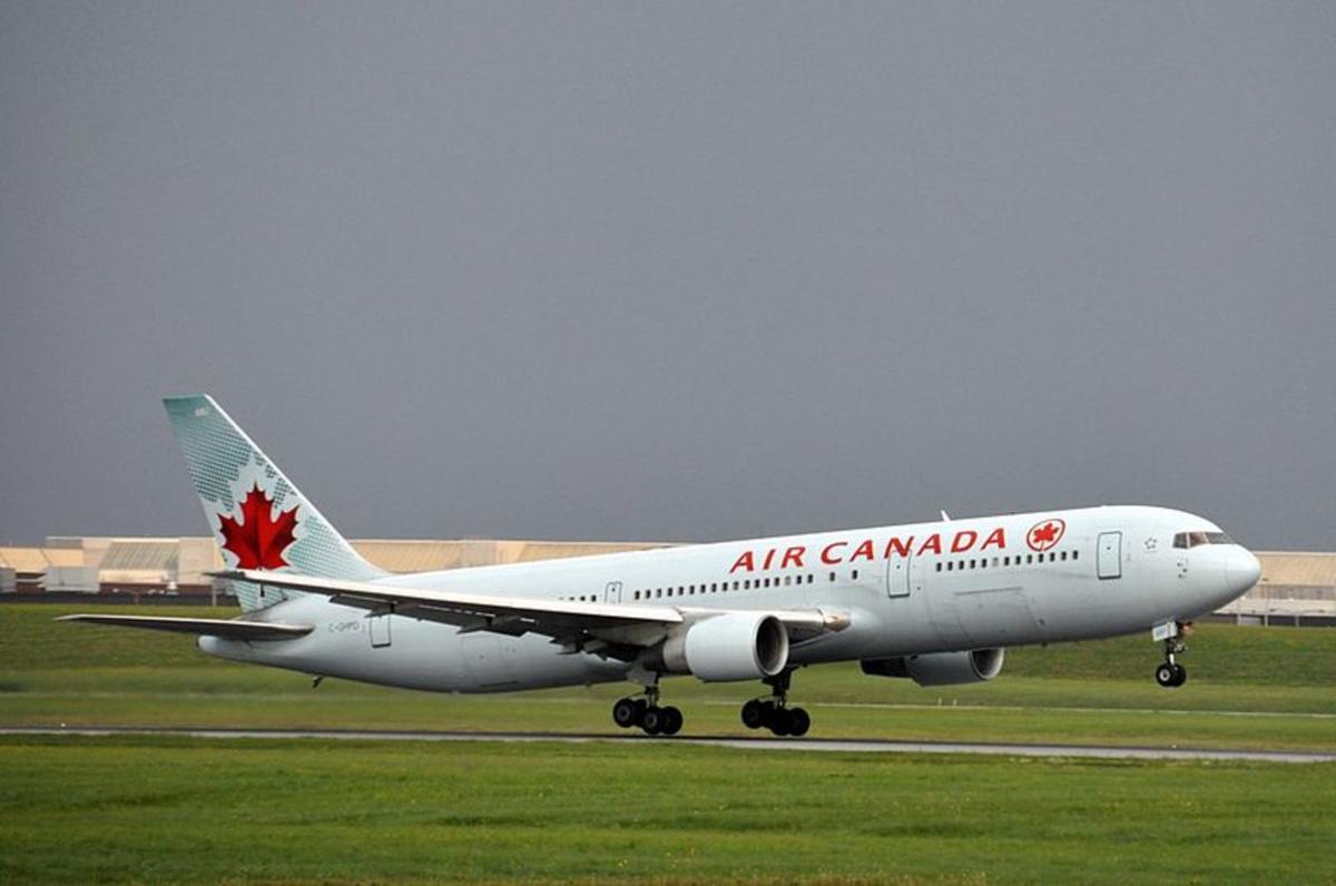 800px-air canada boeing 767 c-ghpd