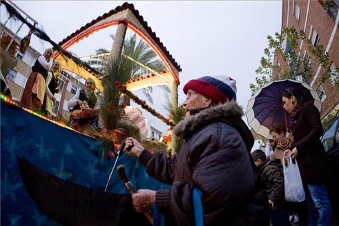 Los niños se encuentran con los Reyes Magos