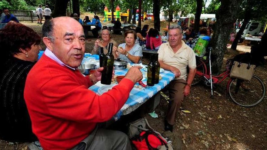 Una fiesta en la carballeira de Ribadumia. // I.Abella