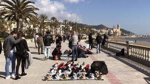 zentauroepp37487683 19 2 2017  manteros top manta ocupan  el paseo de sitges fot190801084319