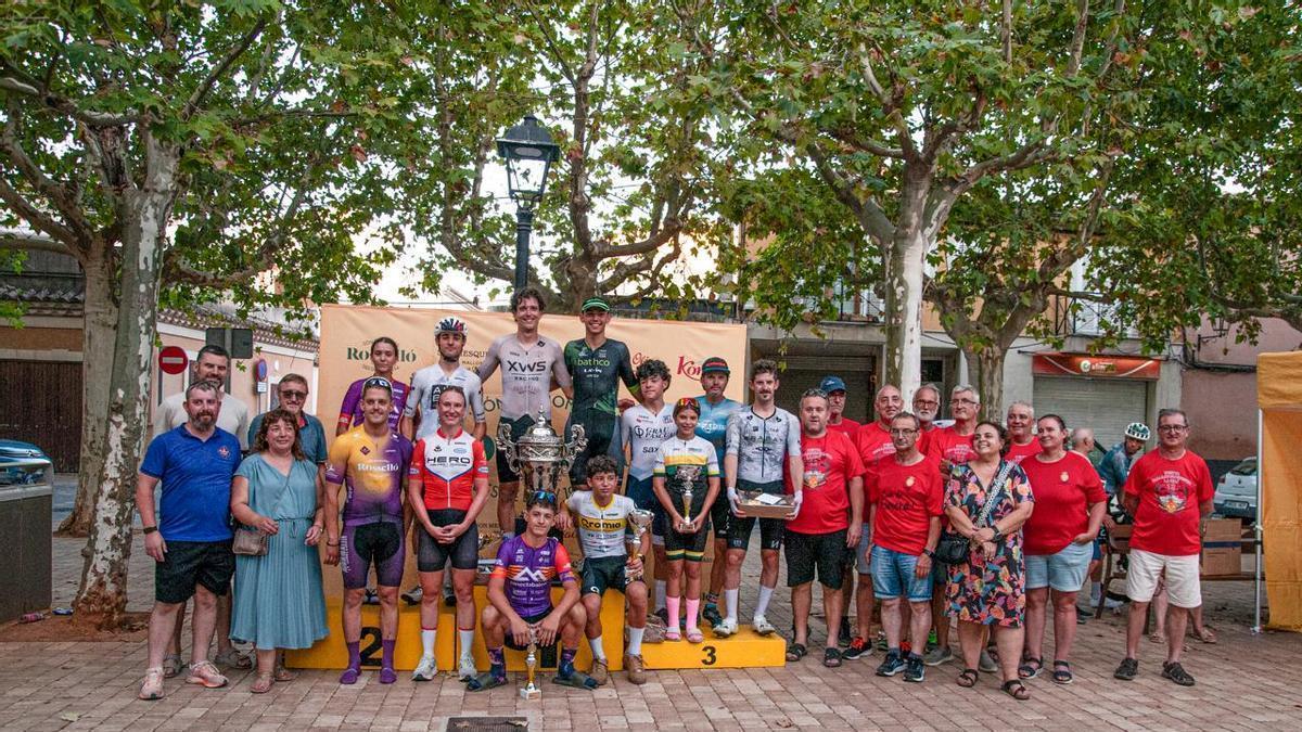 Podio con los ganadores del Trofeu Conservas Rosselló en Llubí
