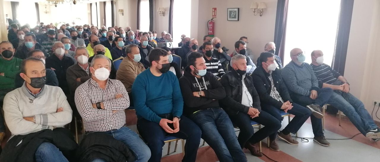 Regantes de la comunidad del canal Toro-Zamora en la última asamblea celebrada en la ciudad