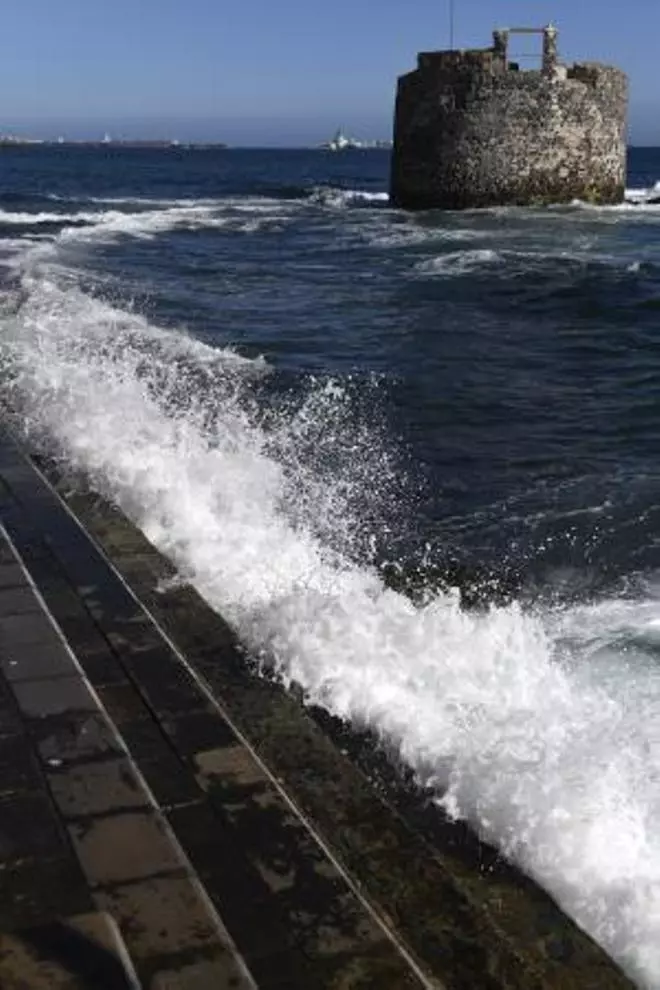 Olas en Barrio Marinero de San Cristobal