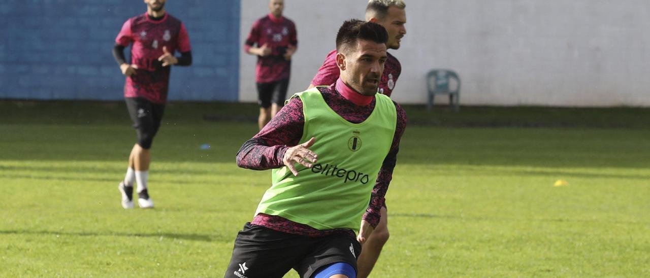 Natalio durante un entrenamiento del Real Avilés