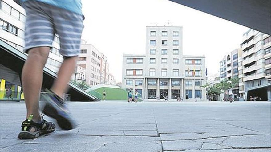 Benlloch plantea estudiar una remodelación de la plaza Major