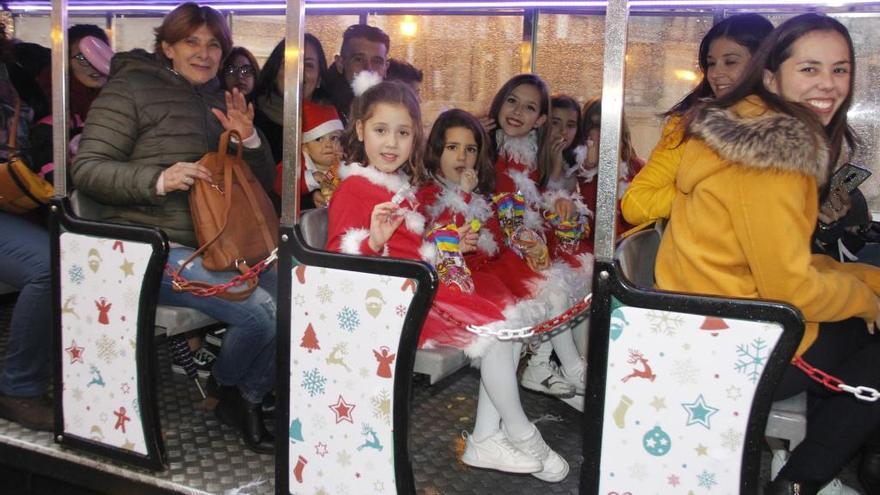 Pasajeros en el tren navideño, las pasadas fiestas. // S. Á.