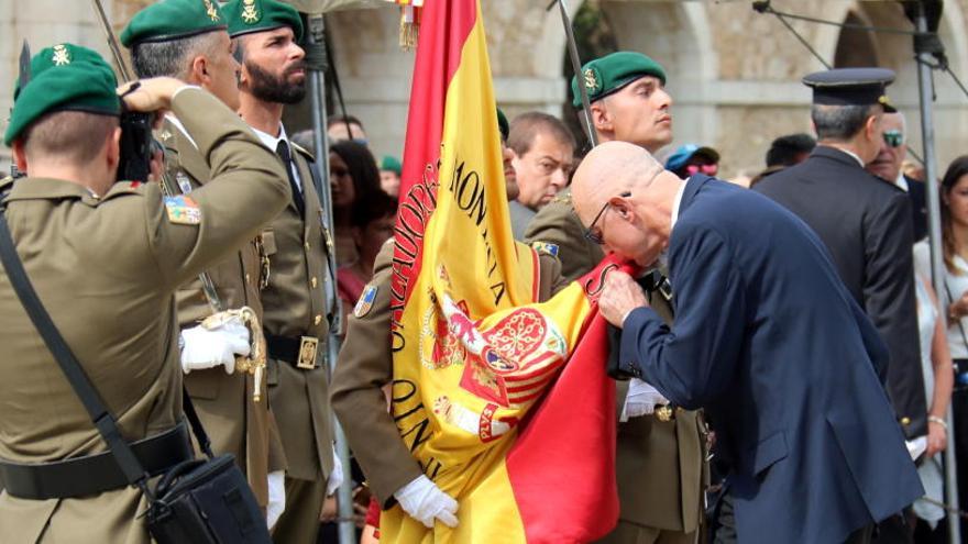 Imatge d&#039;una jura de bandera a Figueres