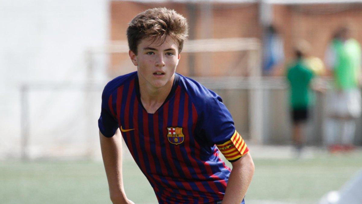 Arnau Casas, en un encuentro con el brazalete de capitán