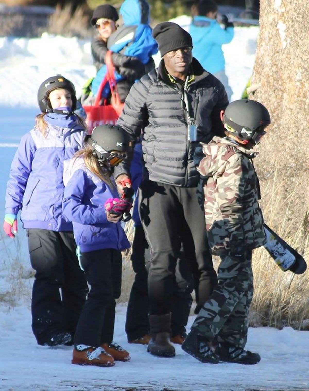 Seal disfruta de unos días en la nieve con sus hijos