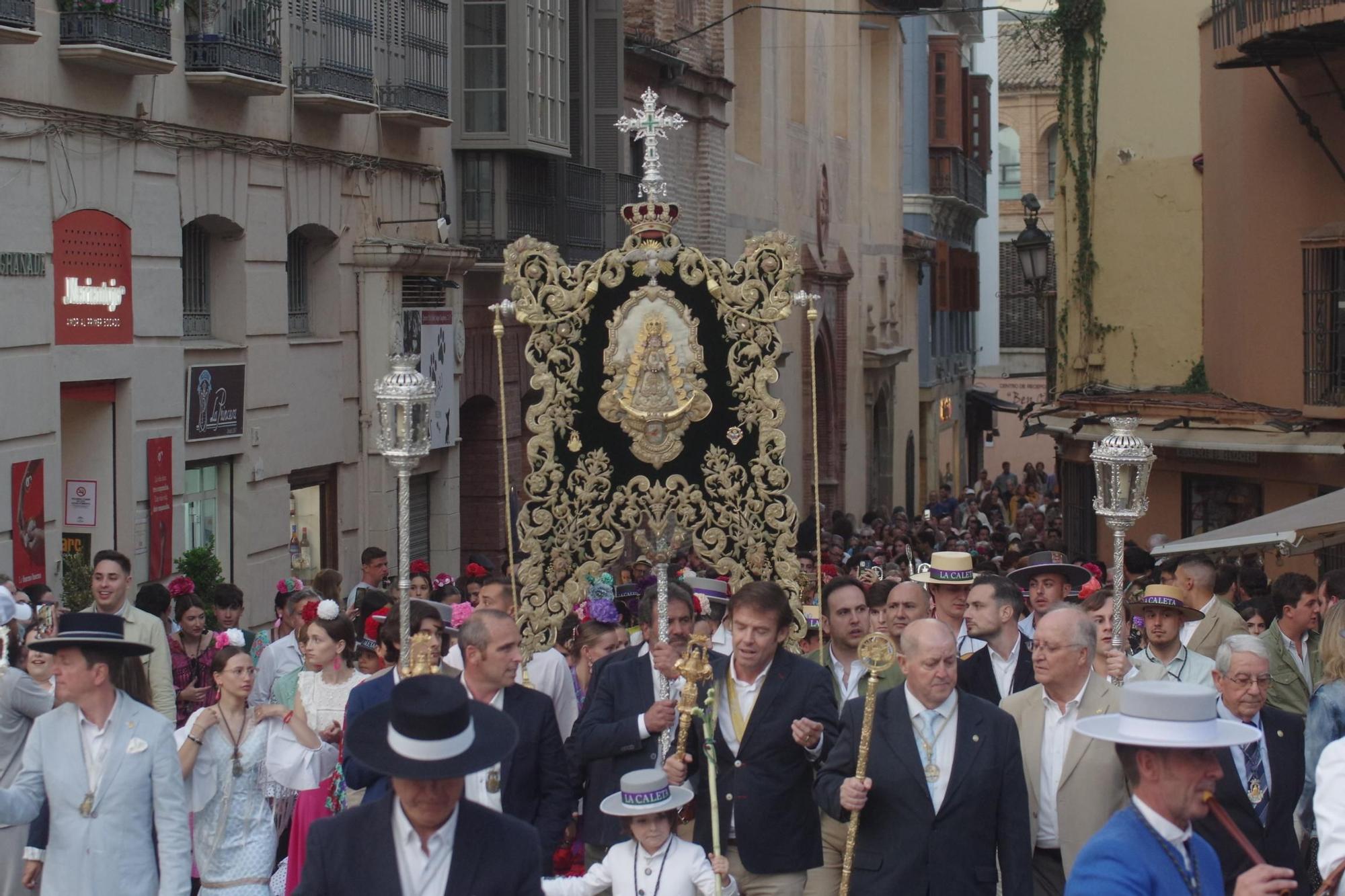 La lluvia condiciona la procesión de salida de la Hermandad del Rocío de La Caleta