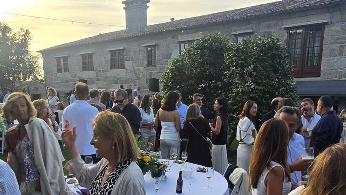 La fiesta de presentación de los vinos y el proyecto vitivinícola de Bodegas Pentecostés, en Gondomar.