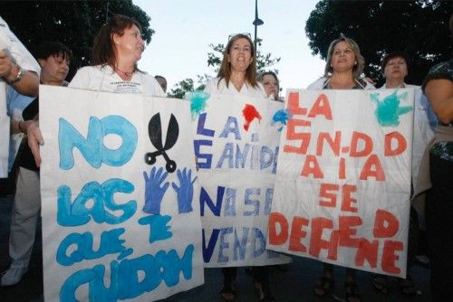 La Marea Blanca congrega a 6.000 murcianos para pedir el fin de los recortes en Sanidad