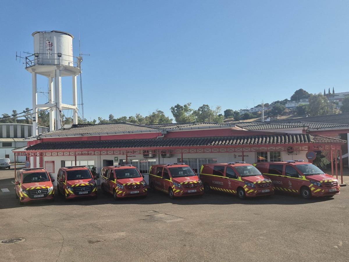 Galería | El equipo de bomberos de la Diputación de Badajoz trabajará en las labores de rescate en una zona turística de Caracas