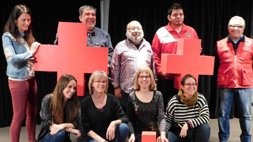 Responsables i voluntaris de Creu Roja en la presentació de la campanya