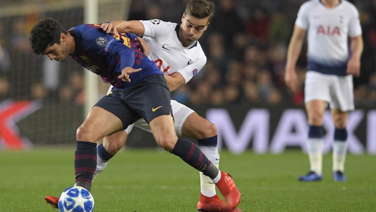 Aleñá, en una acción del partido ante el Tottenham