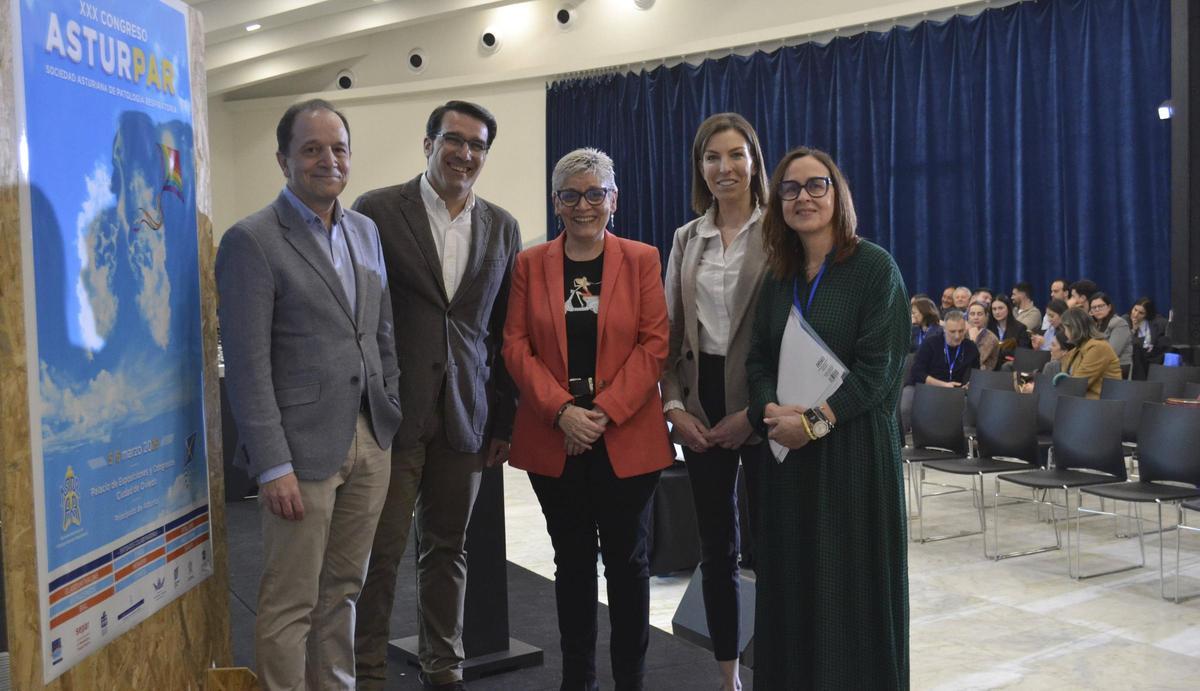 José Antonio Gullón, Jesús Rodríguez Virgili, Concepción Saavedra, Lourdes García y Carmen Diego, en la inauguración del Congreso.