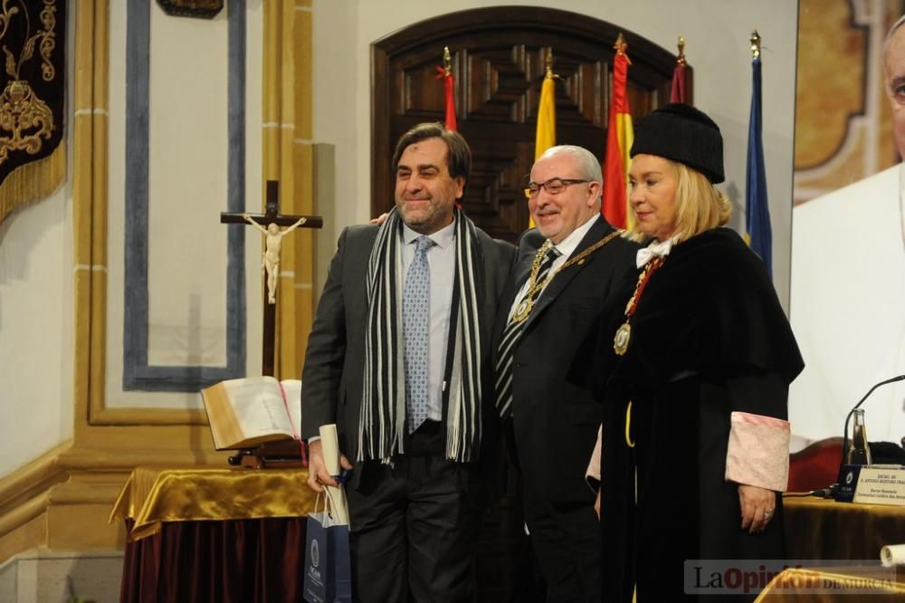 El fundador de la Organización Nacional de Trasplantes, Rafael Matesanz, es investido doctor Honoris Causa por la UCAM