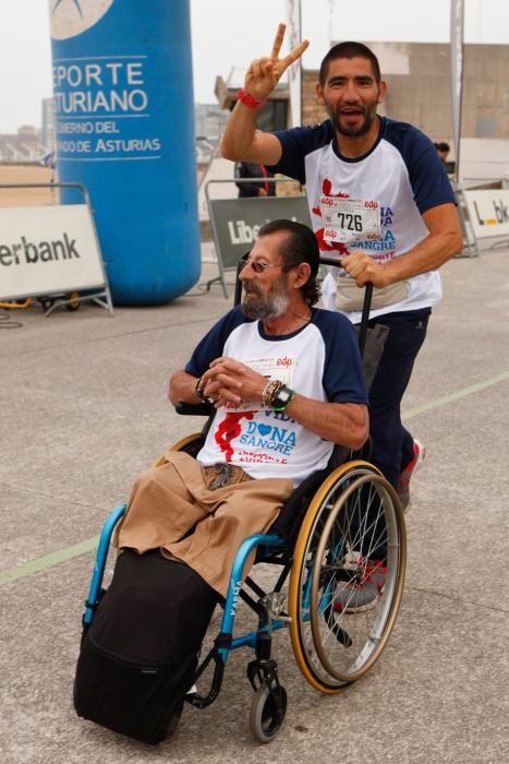 Participantes en la carrera "Dona vida"