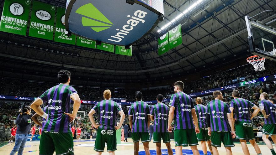 Galería de fotos. El Unicaja presenta a su afición la Intercontinental y la Supercopa