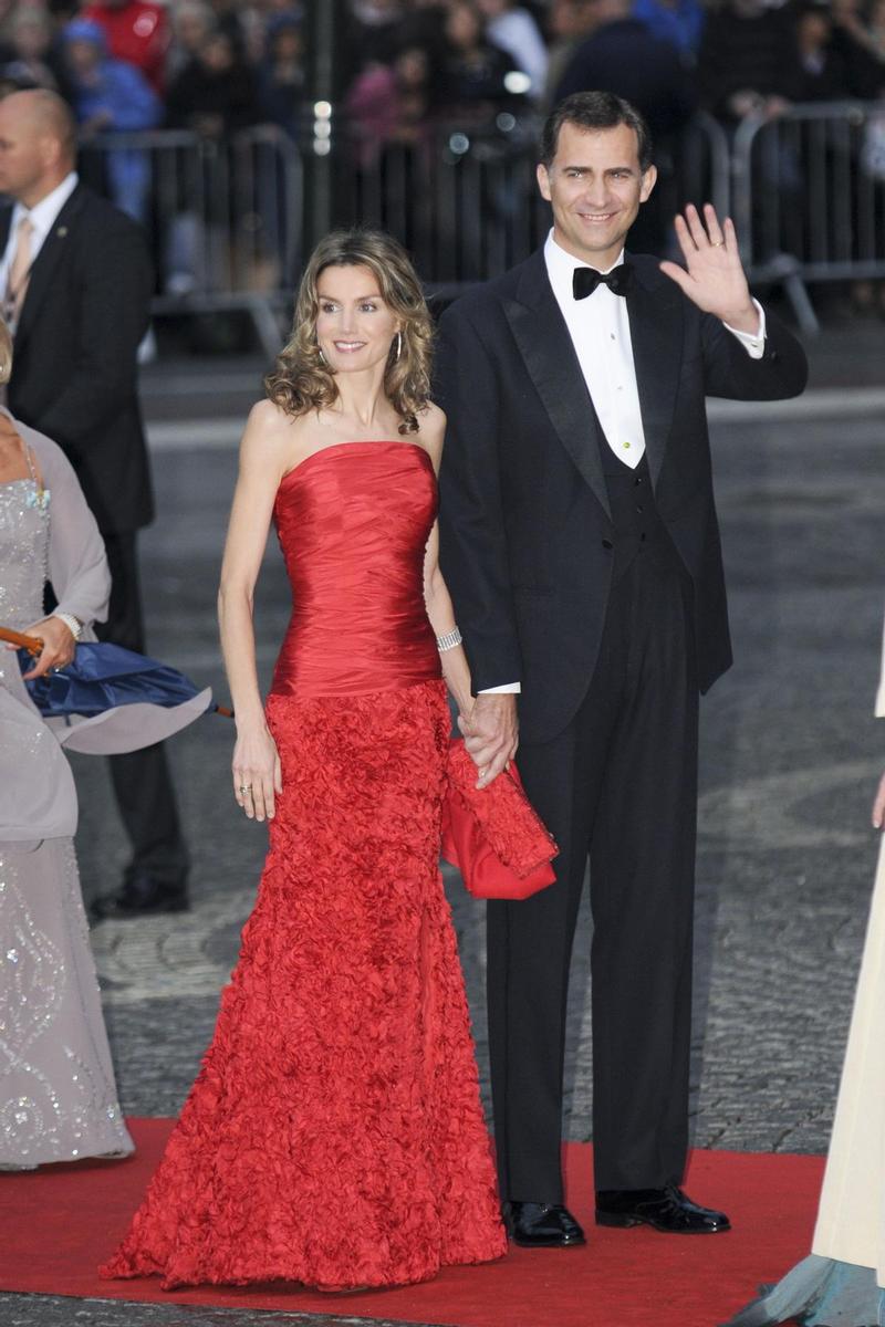 El vestido rojo de Felipe Varela