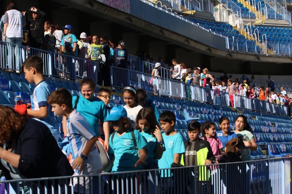 El equipo blanquiazul abre la grada de La Rosaleda a miles de niños de varios colegios de Málaga.