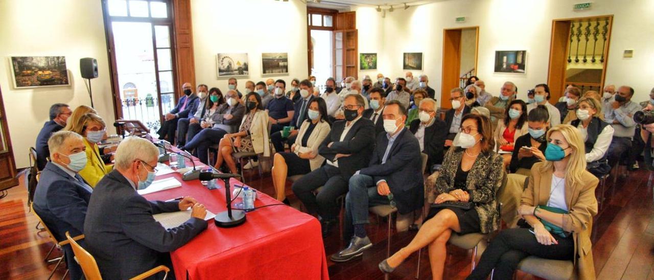 La alcaldesa de Castelló, Amparo Marco, asistió al acto de presentación del libro.