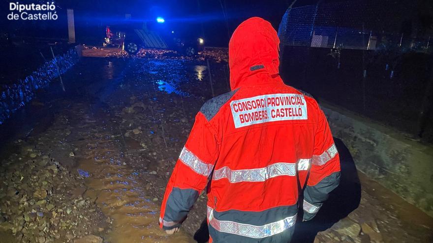 Los bomberos realizan achiques de agua y revisiones en Segorbe