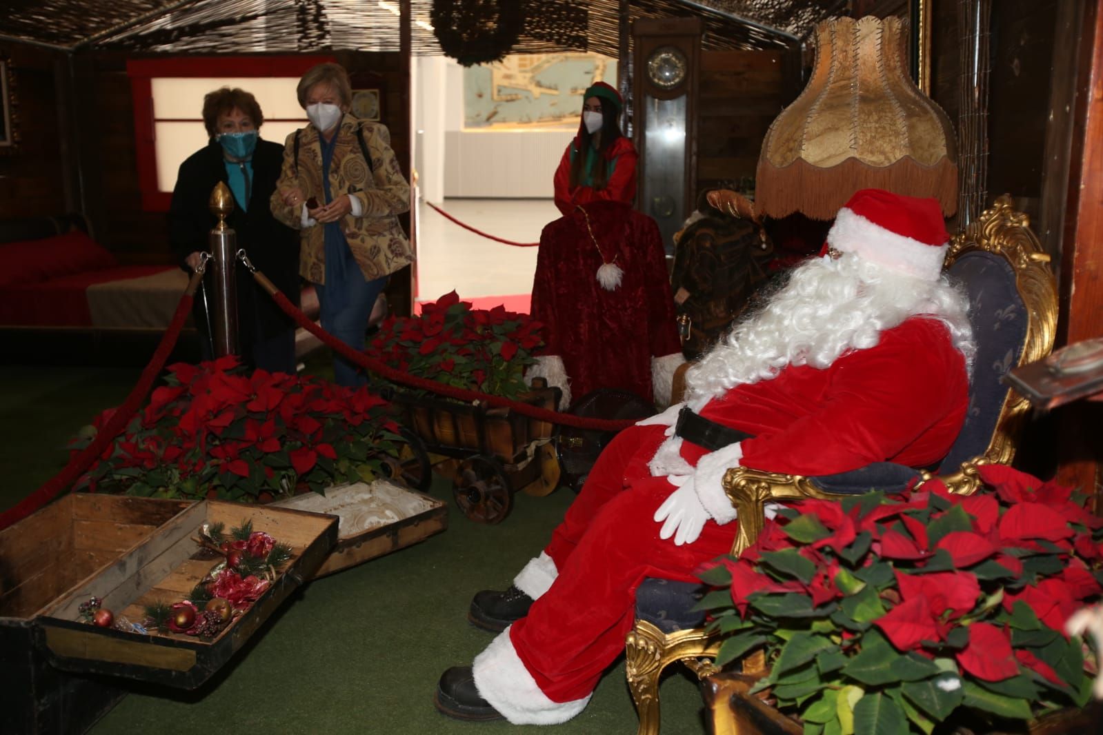 Navidad en Alicante 2020: Así es la casa de Papa Noel en el edificio Séneca