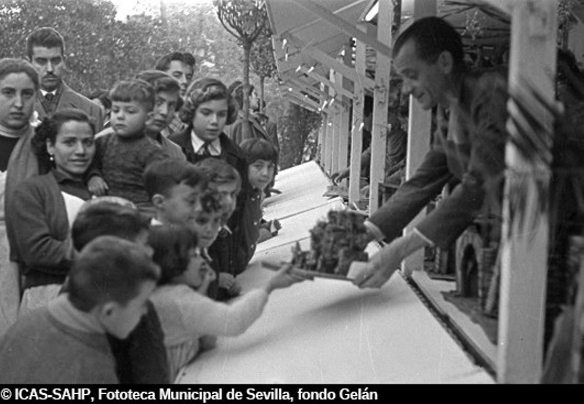 Casetas para la venta de productos navideños para el Belén en la Plaza Nueva.