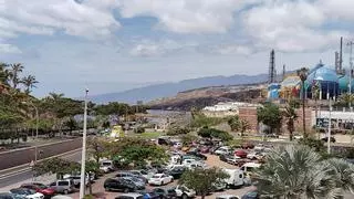 Largas colas para entrar a Santa Cruz de Tenerife por el vuelco de un coche
