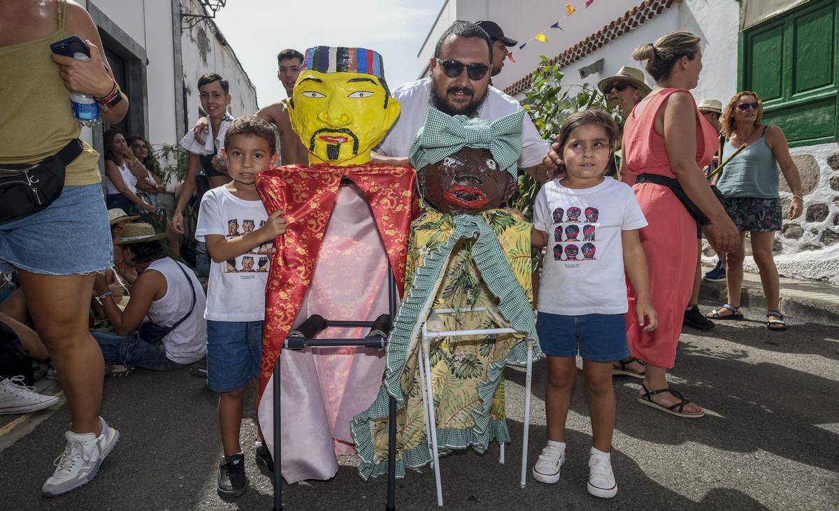 Diego y María con "El Chino" y "La Negra".