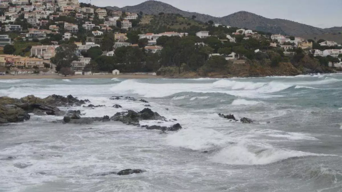 Activada l'alerta per mala mar a l'Empordà per aquest divendres