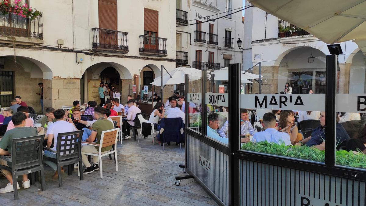 Veladores en la plaza Mayor.