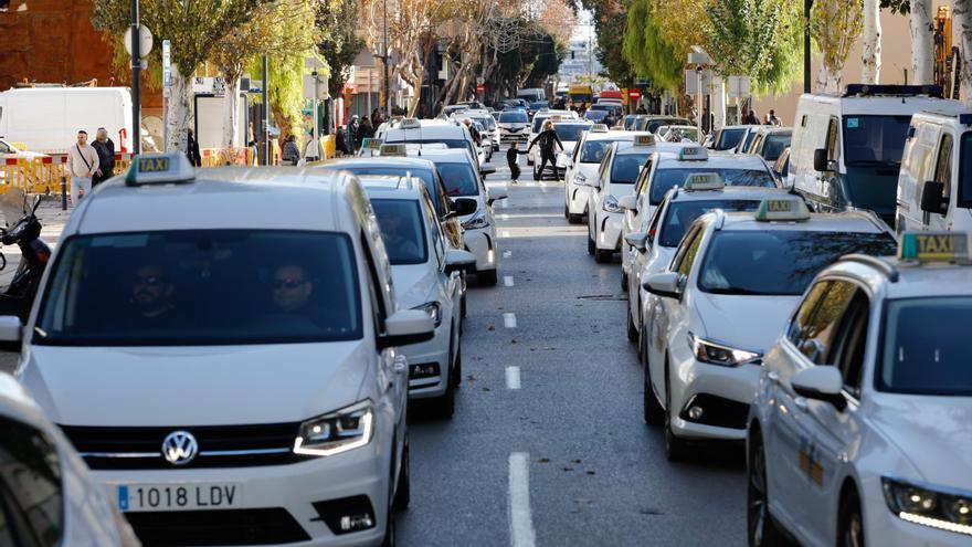 La nueva ley del taxi deja en suspenso la concesión de las 13 nuevas licencias en Ibiza