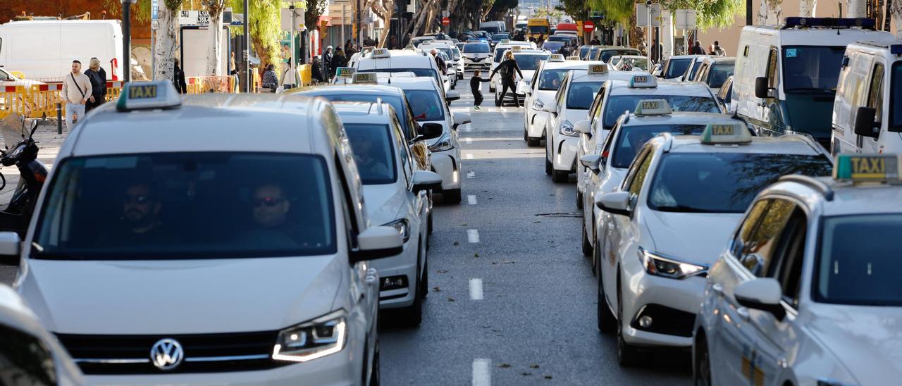 Caravana de protesta de taxistas de Ibiza, en una imagen de archivo.