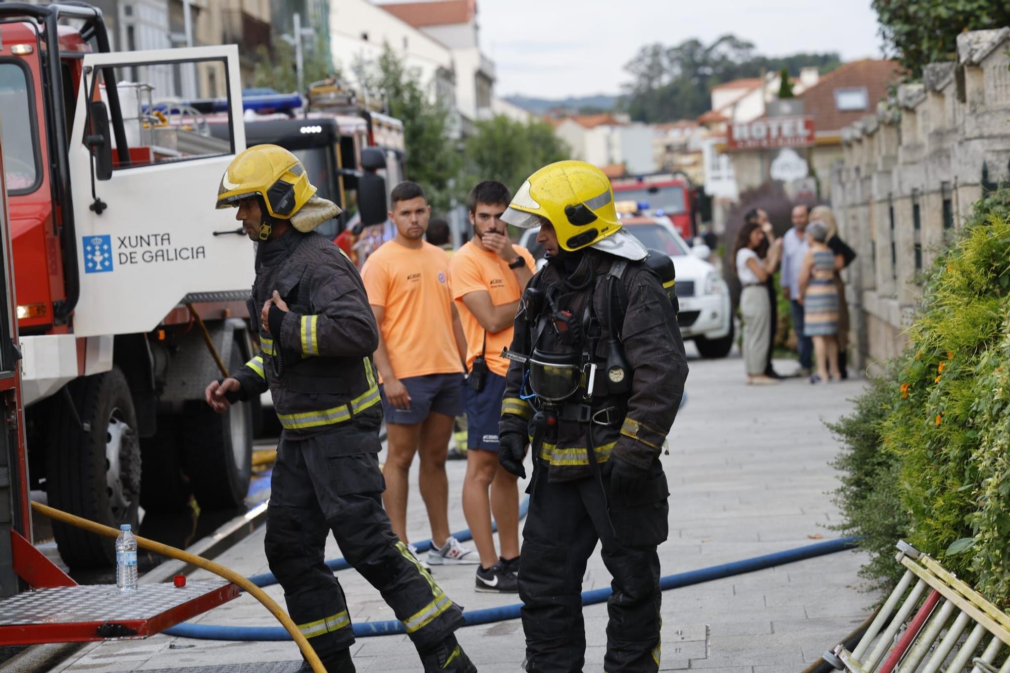 Las imágenes del incendio de 'Viveros de Sabarís' en Baiona