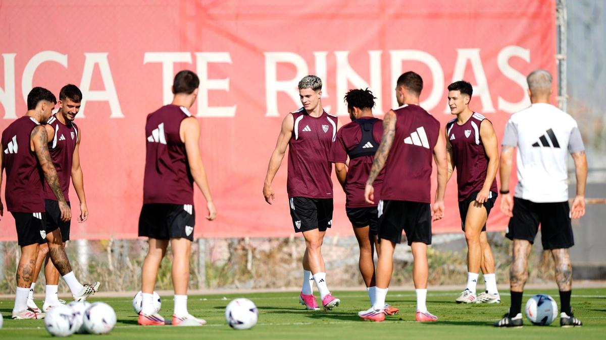 Primer entrenamiento del Sevilla de cara al segundo partido de Liga contra el Athletic Club en San Mamés