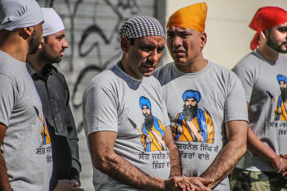 La comunidad Sikh recorre Torrevieja en un colorid