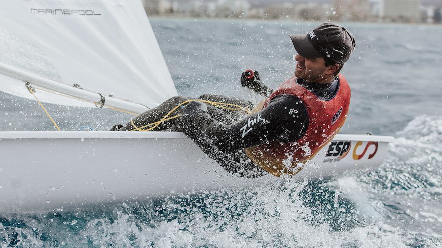 Joaquín Blanco se impone en la carrera por representar a España en la categoría ILCA 7, en los Juegos Olímpicos de París