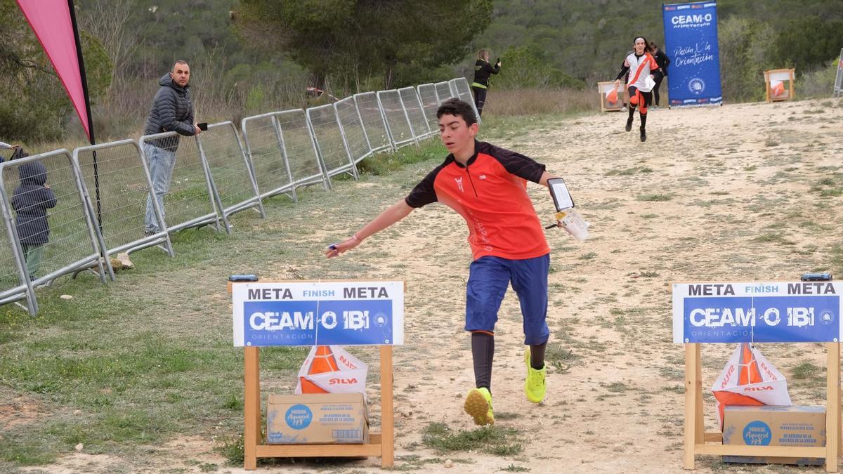 un participante del CAX en el Trofeo “Pous de neu” Montañas Alicantinas