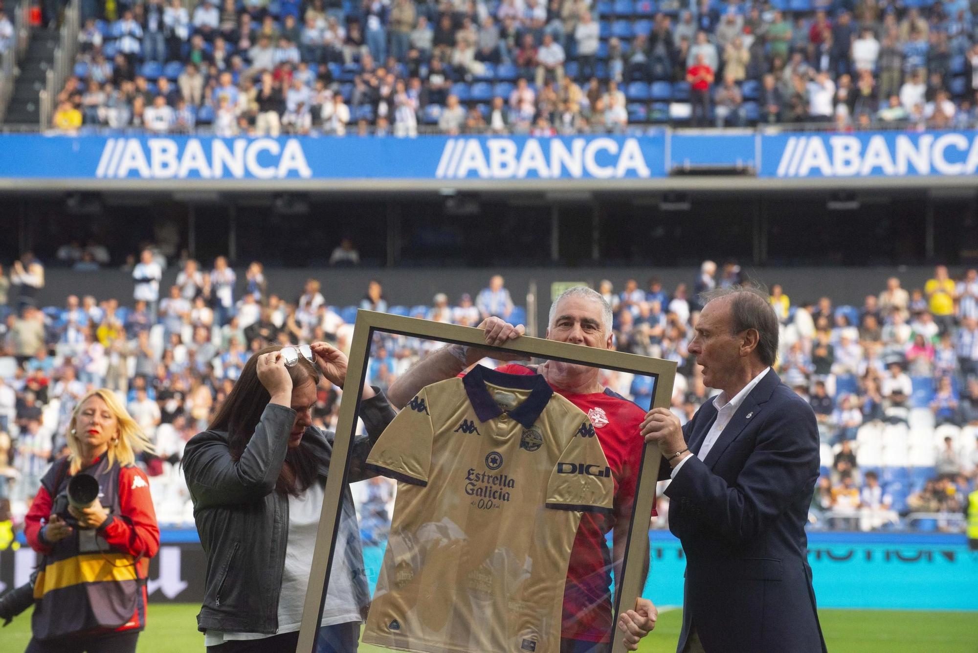 El Dépor cae goleado (0-4) por el Elche para cerrar la temporada 2025-25 en Riazor