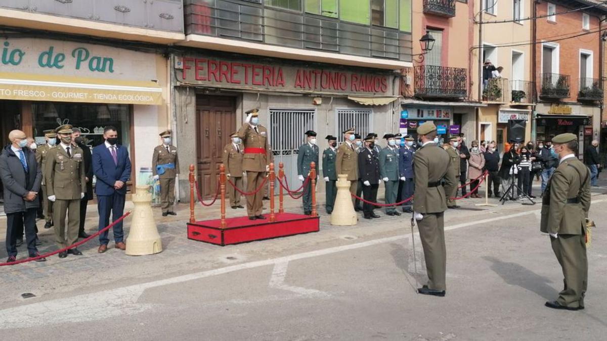 Autoridades y militares en la conmemoración de la Batalla. | M. J. C.