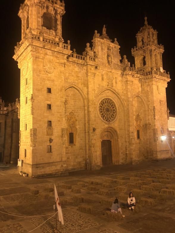 Visión nocturna de la catedral.