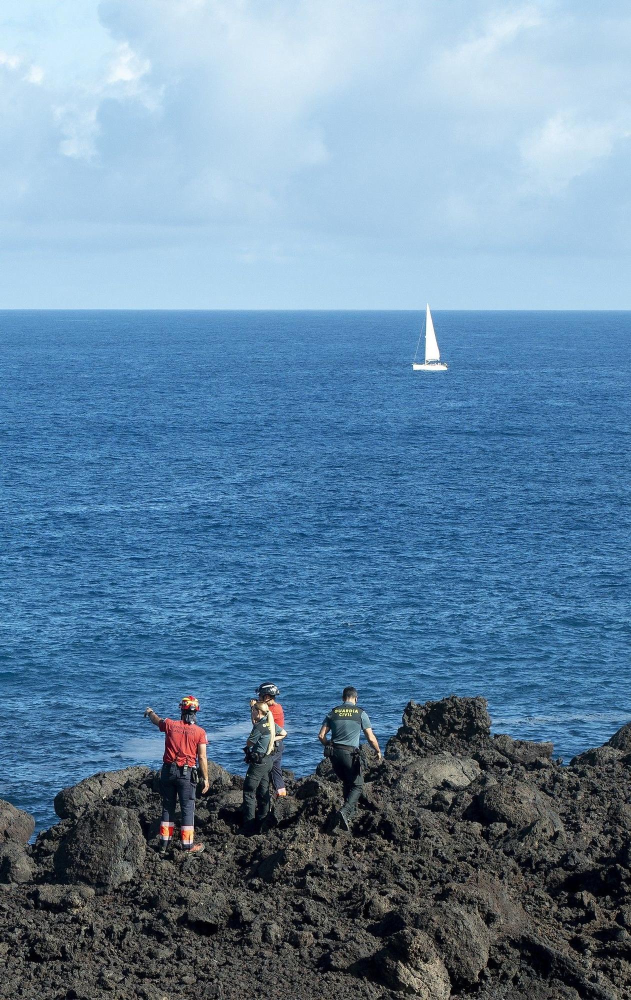 Rescatan el cadáver de un hombre tras el naufragio de un velero en Lanzarote