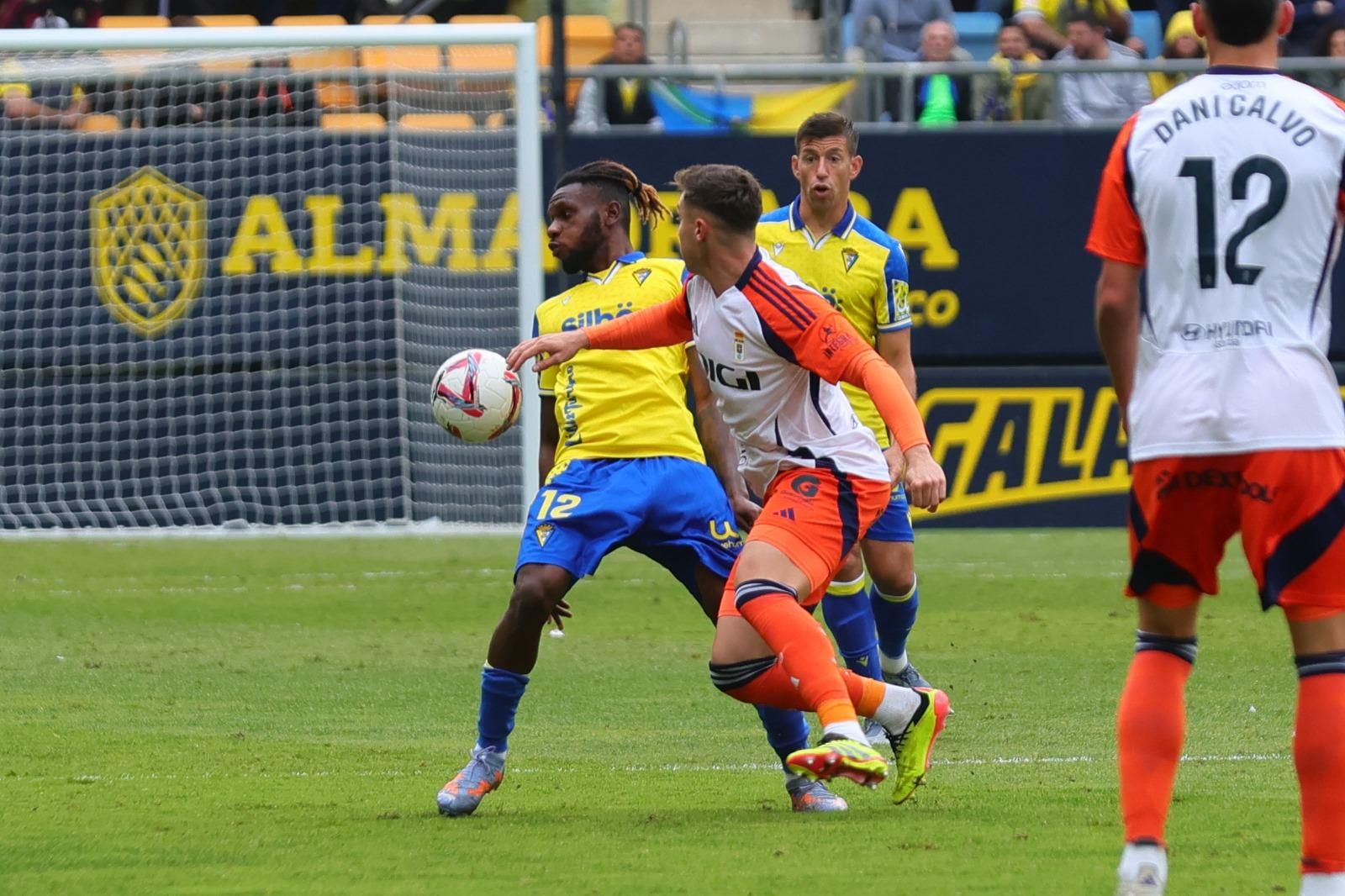 EN IMÁGENES: El Cádiz-Real Oviedo disputado en el Nuevo Mirandilla
