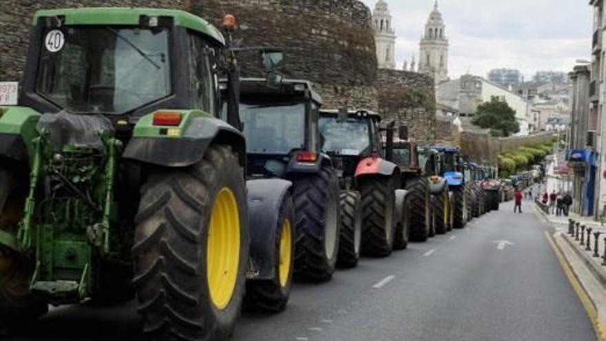 Tractorada en la ciudad amurallada // J. VÁZQUEZ