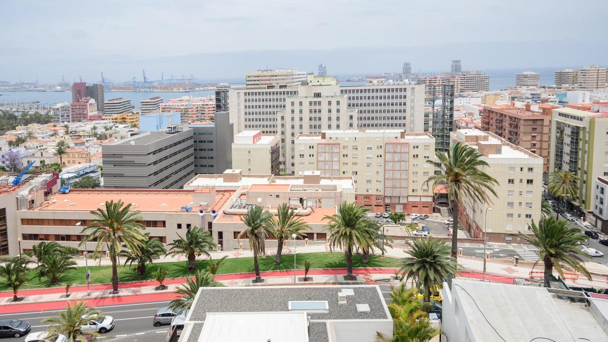 Azoteas de Las Palmas de Gran Canaria con placas fotovoltaicas.